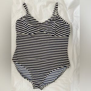 Boden women’s one piece swimsuit, size US16/18.